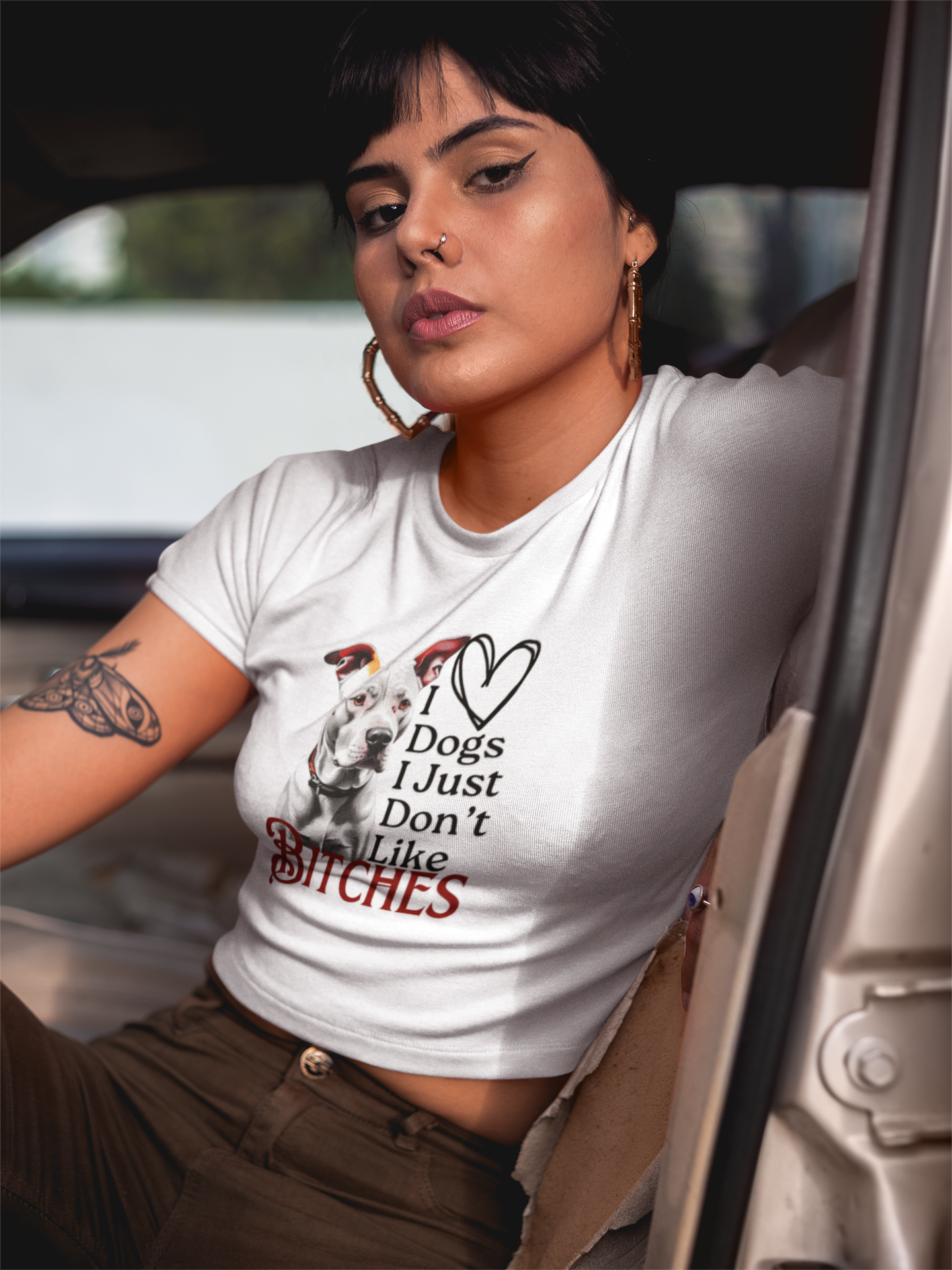 I LOVE DOGS I JUST DONT LIKE BITCHES (Crewneck T-shirt)